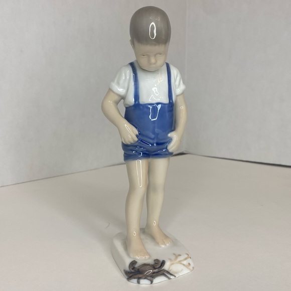 BING & GRONDAHL DENMARK #1870 "BOY WITH CRAB"  FIGURINE OLDER 1950s Copenhagen - Picture 2 of 9